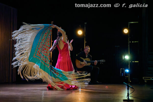 Olga Pericet “Baile Sonoro” (Palacio de Congresos, Jaca. 2026-03-28) Por Fabio Galicia [Flamencuras AKA INSTANTZZ AKA Galería fotográfica AKA Fotoblog de jazz, impro… y algo más] - Tomajazz - Olga Pericet “Baile Sonoro” actuó en el Palacio de Congresos de Jaca, el 28 de marzo de 2026. Fabio Galicia lo retrata en las Flamencuras de INSTANTZZ. Con José Manuel León, Mercedes Cortés, Olga Pericet 