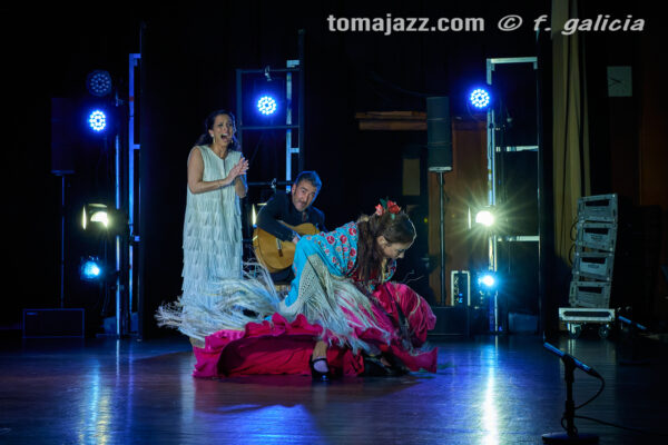 Olga Pericet “Baile Sonoro” (Palacio de Congresos, Jaca. 2026-03-28) Por Fabio Galicia [Flamencuras AKA INSTANTZZ AKA Galería fotográfica AKA Fotoblog de jazz, impro… y algo más] - Tomajazz - Olga Pericet “Baile Sonoro” actuó en el Palacio de Congresos de Jaca, el 28 de marzo de 2026. Fabio Galicia lo retrata en las Flamencuras de INSTANTZZ. Con José Manuel León, Mercedes Cortés, Olga Pericet 