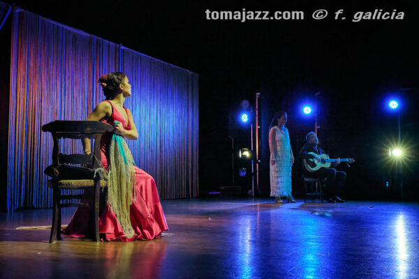 Olga Pericet “Baile Sonoro” (Palacio de Congresos, Jaca. 2026-03-28) Por Fabio Galicia [Flamencuras AKA INSTANTZZ AKA Galería fotográfica AKA Fotoblog de jazz, impro… y algo más] - Tomajazz - Olga Pericet “Baile Sonoro” actuó en el Palacio de Congresos de Jaca, el 28 de marzo de 2026. Fabio Galicia lo retrata en las Flamencuras de INSTANTZZ. Con José Manuel León, Mercedes Cortés, Olga Pericet 