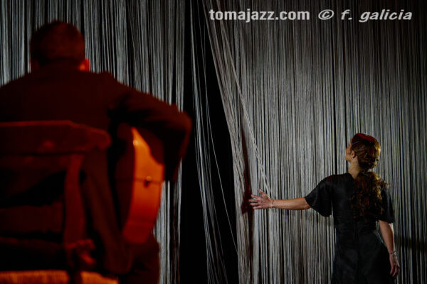 Olga Pericet “Baile Sonoro” (Palacio de Congresos, Jaca. 2026-03-28) Por Fabio Galicia [Flamencuras AKA INSTANTZZ AKA Galería fotográfica AKA Fotoblog de jazz, impro… y algo más] - Tomajazz - Olga Pericet “Baile Sonoro” actuó en el Palacio de Congresos de Jaca, el 28 de marzo de 2026. Fabio Galicia lo retrata en las Flamencuras de INSTANTZZ. Con José Manuel León, Mercedes Cortés, Olga Pericet 