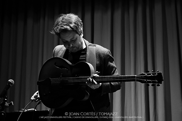 Lage Lund Trio (36è Jazz Granollers Festival / Casino, 2026-03-13 / Granollers -Barcelona-) [y III] Por Joan Cortès [INSTANTZZ AKA Galería fotográfica AKA Fotoblog de jazz, impro… y algo más] - Tomajazz - Lage Lund Trio actuó en el 36è Jazz Granollers Festival, el 13 de marzo de 2026. Joan Cortès lo retrata en INSTANTZZ. Lage Lund Trio son Lage Lund, Orlando Le Fleming, Greg Hutchinson
