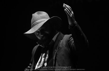 Duquende (Flamenc-ON 2026 / Teatre Sagarra, 2026-03-14 / Santa Coloma de Gramenet -Barcelona-) [I] Por Joan Cortès [Flamencuras AKA INSTANTZZ AKA Galería fotográfica AKA Fotoblog de jazz, impro… y algo más] - Tomajazz - Duquende actuó en Flamenc-ON 2026 de Santa Coloma de Gramenet, Barcelona, el 14 de marzo de 2026. Joan Cortès lo retrata en las Flamencuras de INSTANTZZ. Actuaron Duquende, José Andrés Cortés, Juan Mateos, Diego Amaya, Sergio de Finizio