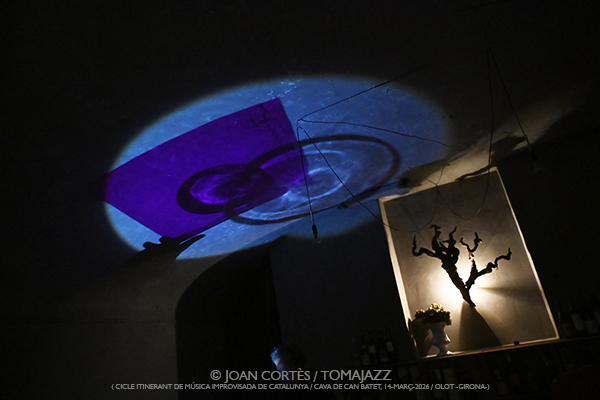 Constanza Brncic & Nuno Rebelo (CIMIC-2026 / Can Batet, 2026-03-14 / Olot -Girona-) [III] Por Joan Cortès [INSTANTZZ AKA Galería fotográfica AKA Fotoblog de jazz, impro… y algo más] - Tomajazz - Constanza Brncic & Nuno Rebelo actuaron en CIMIC-2026 en Olot, Girona, el 14 de marzo de 2016. Joan Cortès lo retrata en INSTANTZZ