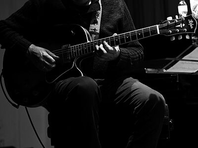 Joan Sanmartí 5t (36è Jazz Granollers Festival 2026/ Casino, 2026-02-20 / Granollers -Barcelona-) [I] Por Joan Cortès [INSTANTZZ AKA Galería fotográfica AKA Fotoblog de jazz, impro… y algo más] - Tomajazz - Joan Sanmartí 5t actuó en el 36è Jazz Granollers Festival 2026, el 20 de febrero de 2026. Joan Cortès lo retrata en INSTANTZZ. Joan Sanmartí 5t son Joan Sanmartí, Gabriel Amargant, Pau Domènech, Marc Cuevas, Joan Vidal