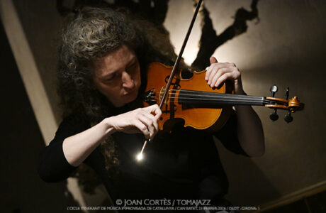 Luz Prado (CIMIC-2026 / Can Batet, 2026-02-21 / Olot -Girona-) [II] Por Joan Cortès [INSTANTZZ AKA Galería fotográfica AKA Fotoblog de jazz, impro… y algo más] - Tomajazz - Luz Prado actuó en CIMIC-2026 en Can Batet en Girona, el 21 de febrero de 2026. Joan Cortès lo retrata en INSTANTZZ