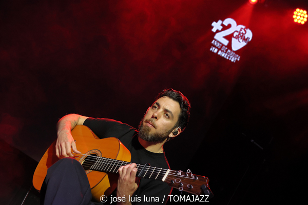 La Tania (V Festival Paco de Lucía 2026. Es Gremi, Palma. 2026-05-15) Por José Luis Luna Rocafort [Flamencuras AKA INSTANTZZ AKA Galería fotográfica AKA Fotoblog de jazz, impro… y algo más] - Tomajazz - La Tania actuó en el V Festival Paco de Lucía 2026 de Palma. José Luis Luna Rocafort lo retrata en las Flamencuras de INSTANTZZ. Con La Tania, Pablo Serrano, Manuel Urbina
