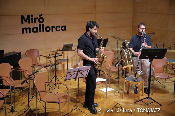 Tocabemolls Jazz Band (Día Internacional del Jazz Mallorca. Fundació Joan Miró Palma. 2026-04-30) Por José Luis Luna Rocafort [INSTANTZZ AKA Galería fotográfica AKA Fotoblog de jazz, impro… y algo más] - Tomajazz - Tocabemolls Jazz Band actuó en el Día Internacional del Jazz Mallorca 2026 en la Fundació Joan Miró Palma, el 30 de abril de 2026. José Luis Luna Rocafort lo retrata en INSTANTZZ