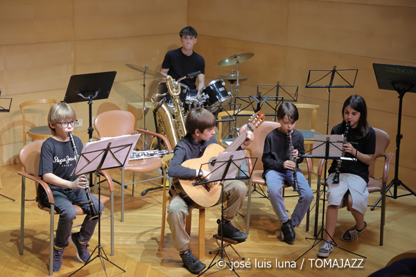 Tocabemolls Jazz Band (Día Internacional del Jazz Mallorca. Fundació Joan Miró Palma. 2026-04-30) Por José Luis Luna Rocafort [INSTANTZZ AKA Galería fotográfica AKA Fotoblog de jazz, impro… y algo más] - Tomajazz - Tocabemolls Jazz Band actuó en el Día Internacional del Jazz Mallorca 2026 en la Fundació Joan Miró Palma, el 30 de abril de 2026. José Luis Luna Rocafort lo retrata en INSTANTZZ
