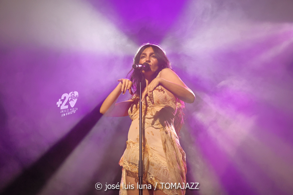 La Tania (V Festival Paco de Lucía 2026. Es Gremi, Palma. 2026-05-15) Por José Luis Luna Rocafort [Flamencuras AKA INSTANTZZ AKA Galería fotográfica AKA Fotoblog de jazz, impro… y algo más] - Tomajazz - La Tania actuó en el V Festival Paco de Lucía 2026 de Palma. José Luis Luna Rocafort lo retrata en las Flamencuras de INSTANTZZ. Con La Tania, Pablo Serrano, Manuel Urbina