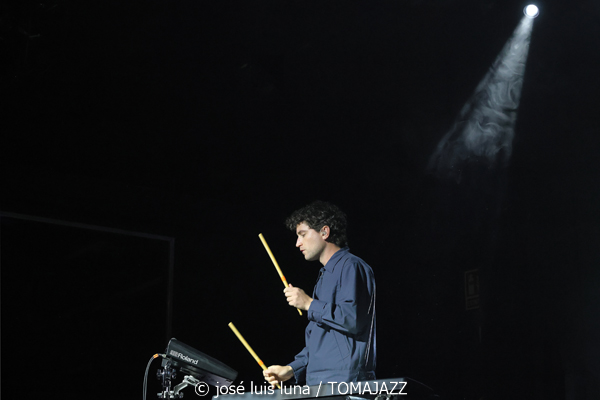 La Tania (V Festival Paco de Lucía 2026. Es Gremi, Palma. 2026-05-15) Por José Luis Luna Rocafort [Flamencuras AKA INSTANTZZ AKA Galería fotográfica AKA Fotoblog de jazz, impro… y algo más] - Tomajazz - La Tania actuó en el V Festival Paco de Lucía 2026 de Palma. José Luis Luna Rocafort lo retrata en las Flamencuras de INSTANTZZ. Con La Tania, Pablo Serrano, Manuel Urbina