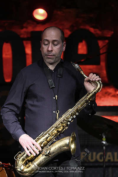 Jerome Sabbagh 4t (Jamboree, 2026-03-24 / Barcelona) Por Joan Cortès [INSTANTZZ AKA Galería fotográfica AKA Fotoblog de jazz, impro… y algo más] - Tomajazz - Jerome Sabbagh 4t actuó en Jamboree, Barcelona, el 24 de marzo de 2026. Joan Cortès lo retrata en INSTANTZZ. Jerome Sabbagh 4t son Jerome Sabbagh, Ben Monder, Joe Martin, Nasheet Waits 
