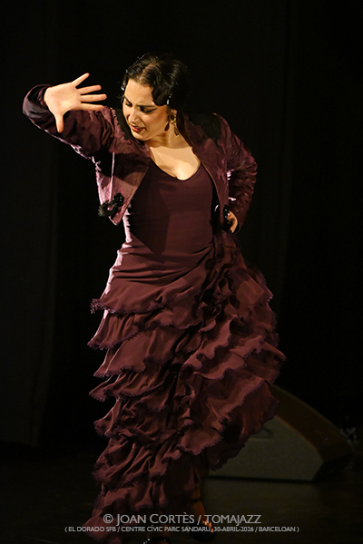Claudia la Debla (El Dorado sfb / Centre Cívic Parc Sandaru, 2026-04-30 / Barcelona) Por Joan Cortès [Flamencuras AKA INSTANTZZ AKA Galería fotográfica AKA Fotoblog de jazz, impro… y algo más] - Tomajazz - Claudia la Debla actuó en El Dorado sfb de Barcelona, el 30 de abril de 2026. Joan Cortès lo retrata en las Flamencuras de INSTANTZZ. Actuaron Claudia la Debla, David Caro, Manuel de Gines 