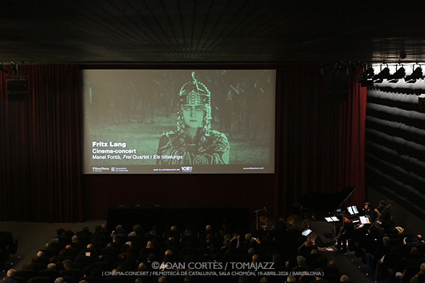 Manel Fortia Frei 4t “Die Nibelungen” (Filmoteca de Catalunya, 2026-04-19 / Barcelona) Por Joan Cortès [INSTANTZZ AKA Galería fotográfica AKA Fotoblog de jazz, impro… y algo más] - Tomajazz - Manel Fortia Frei 4t puso banda sonora a “Die Nibelungen” de Fritz Lang en Filmoteca de Catalunya, el 19 de abril de 2026. Joan Cortès lo retrata en INSTANTZZ. Manel Fortia Frei 4t son Manel Fortià, Anggie Obin, Max Villavecchia, Oriol Roca

