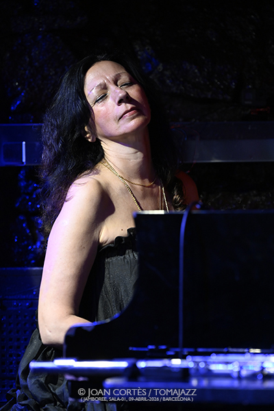 Amina Figarova Sextet (Jamboree, 2026-03-24 / Barcelona) Por Joan Cortès [INSTANTZZ AKA Galería fotográfica AKA Fotoblog de jazz, impro… y algo más] - Tomajazz - Amina Figarova Sextet actuó en Jamboree, Barceloa, el 24 de marzo de 2026. Joan Cortès lo retrata en INSTANTZZ. Amina Figarova Sextet son Amina Figarova, piano Bart Platteau, flautas Yasek Manzano, trompeta y fiscorno Bill Mchenry, saxo tenor Ferenc Nemeth, batería Martin Leiton 