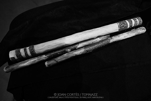Arnau Obiols “Ocelltambor” (L’Auditori sla 3•Tete Montoliu, 2026-03-20 / Barcelona) Por Joan Cortès [INSTANTZZ AKA Galería fotográfica AKA Fotoblog de jazz, impro… y algo más] - Tomajazz - Arnau Obiols presentó “Ocelltambor” en L’Auditori de Barcelona, el 20 de marzo de 2026. Joan Cortès lo retrata en INSTANTZZ. Arnau Obiols actuó acompañado de Pep "Pepino" Pascual, Alba Careta, Artur Blasco, Santi Careta 