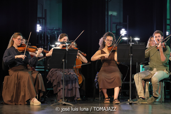 Huialfàs Ensemble (Teatre Principal de Palma. 2026-05-03) Por José Luis Luna Rocafort [INSTANTZZ AKA Galería fotográfica AKA Fotoblog de jazz, impro… y algo más] - Tomajazz - Huialfàs Ensemble actuó en el Teatre Principal de Palma, el 3 de mayo de 2026. José Luis Luna Rocafort lo retrata en INSTANTZZ