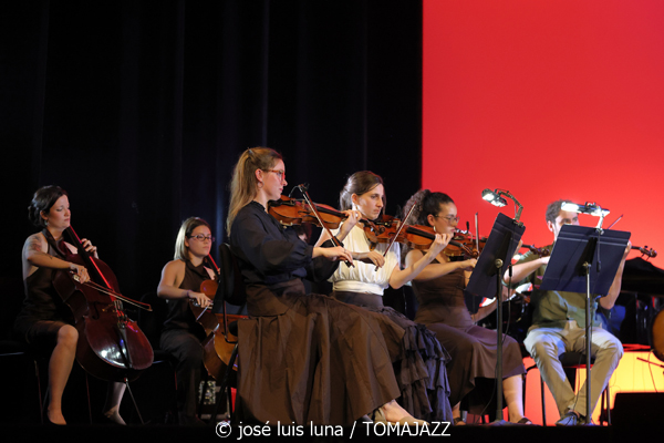 Huialfàs Ensemble (Teatre Principal de Palma. 2026-05-03) Por José Luis Luna Rocafort [INSTANTZZ AKA Galería fotográfica AKA Fotoblog de jazz, impro… y algo más] - Tomajazz - Huialfàs Ensemble actuó en el Teatre Principal de Palma, el 3 de mayo de 2026. José Luis Luna Rocafort lo retrata en INSTANTZZ