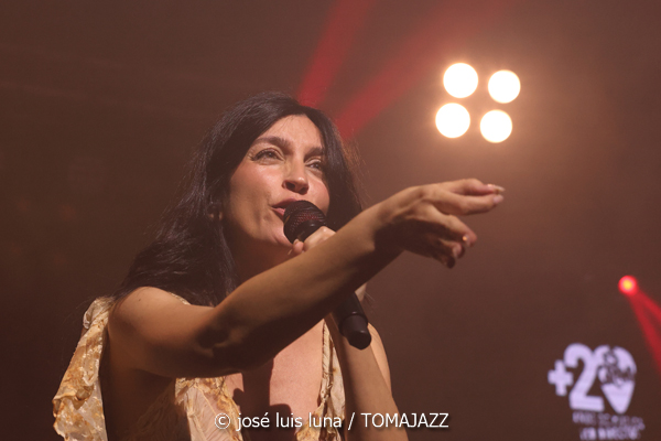 La Tania (V Festival Paco de Lucía 2026. Es Gremi, Palma. 2026-05-15) Por José Luis Luna Rocafort [Flamencuras AKA INSTANTZZ AKA Galería fotográfica AKA Fotoblog de jazz, impro… y algo más] - Tomajazz - La Tania actuó en el V Festival Paco de Lucía 2026 de Palma. José Luis Luna Rocafort lo retrata en las Flamencuras de INSTANTZZ. Con La Tania, Pablo Serrano, Manuel Urbina