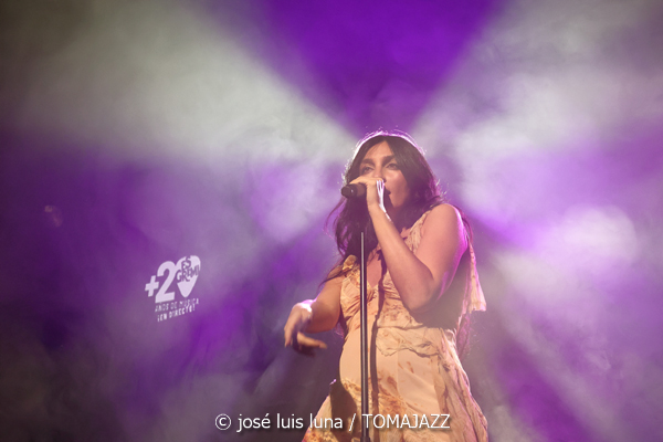 La Tania (V Festival Paco de Lucía 2026. Es Gremi, Palma. 2026-05-15) Por José Luis Luna Rocafort [Flamencuras AKA INSTANTZZ AKA Galería fotográfica AKA Fotoblog de jazz, impro… y algo más] - Tomajazz - La Tania actuó en el V Festival Paco de Lucía 2026 de Palma. José Luis Luna Rocafort lo retrata en las Flamencuras de INSTANTZZ. Con La Tania, Pablo Serrano, Manuel Urbina