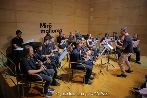 Tocabemolls Jazz Band (Día Internacional del Jazz Mallorca. Fundació Joan Miró Palma. 2026-04-30) Por José Luis Luna Rocafort [INSTANTZZ AKA Galería fotográfica AKA Fotoblog de jazz, impro… y algo más] - Tomajazz - Tocabemolls Jazz Band actuó en el Día Internacional del Jazz Mallorca 2026 en la Fundació Joan Miró Palma, el 30 de abril de 2026. José Luis Luna Rocafort lo retrata en INSTANTZZ