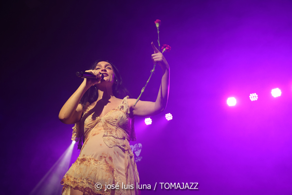 La Tania (V Festival Paco de Lucía 2026. Es Gremi, Palma. 2026-05-15) Por José Luis Luna Rocafort [Flamencuras AKA INSTANTZZ AKA Galería fotográfica AKA Fotoblog de jazz, impro… y algo más] - Tomajazz - La Tania actuó en el V Festival Paco de Lucía 2026 de Palma. José Luis Luna Rocafort lo retrata en las Flamencuras de INSTANTZZ. Con La Tania, Pablo Serrano, Manuel Urbina