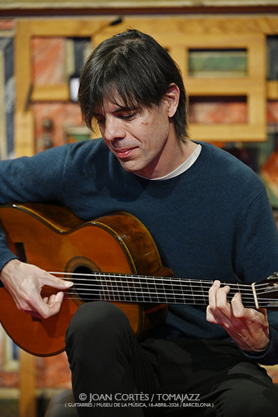 Pedro Barragán (Guitarres / Museu de la Música, 2026-04-16 / Barcelona) Por Joan Cortès [INSTANTZZ AKA Galería fotográfica AKA Fotoblog de jazz, impro… y algo más] - Tomajazz - Pedro Barragán actuó en el ciclo Guitarres en el Museu de la Música, 2026-04-16 / Barcelona) Por Joan Cortès [INSTANTZZ