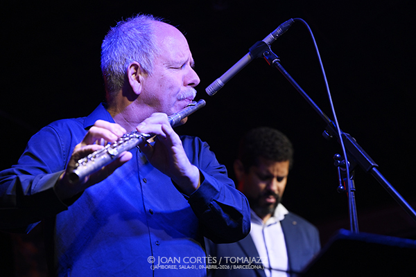 Amina Figarova Sextet (Jamboree, 2026-03-24 / Barcelona) Por Joan Cortès [INSTANTZZ AKA Galería fotográfica AKA Fotoblog de jazz, impro… y algo más] - Tomajazz - Amina Figarova Sextet actuó en Jamboree, Barceloa, el 24 de marzo de 2026. Joan Cortès lo retrata en INSTANTZZ. Amina Figarova Sextet son Amina Figarova, piano Bart Platteau, flautas Yasek Manzano, trompeta y fiscorno Bill Mchenry, saxo tenor Ferenc Nemeth, batería Martin Leiton 
