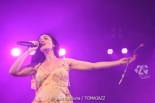 La Tania (V Festival Paco de Lucía 2026. Es Gremi, Palma. 2026-05-15) Por José Luis Luna Rocafort [Flamencuras AKA INSTANTZZ AKA Galería fotográfica AKA Fotoblog de jazz, impro… y algo más] - Tomajazz - La Tania actuó en el V Festival Paco de Lucía 2026 de Palma. José Luis Luna Rocafort lo retrata en las Flamencuras de INSTANTZZ. Con La Tania, Pablo Serrano, Manuel Urbina