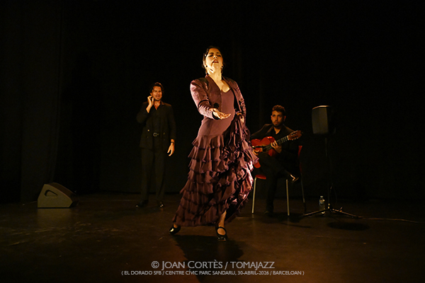 Claudia la Debla (El Dorado sfb / Centre Cívic Parc Sandaru, 2026-04-30 / Barcelona) Por Joan Cortès [Flamencuras AKA INSTANTZZ AKA Galería fotográfica AKA Fotoblog de jazz, impro… y algo más] - Tomajazz - Claudia la Debla actuó en El Dorado sfb de Barcelona, el 30 de abril de 2026. Joan Cortès lo retrata en las Flamencuras de INSTANTZZ. Actuaron Claudia la Debla, David Caro, Manuel de Gines 