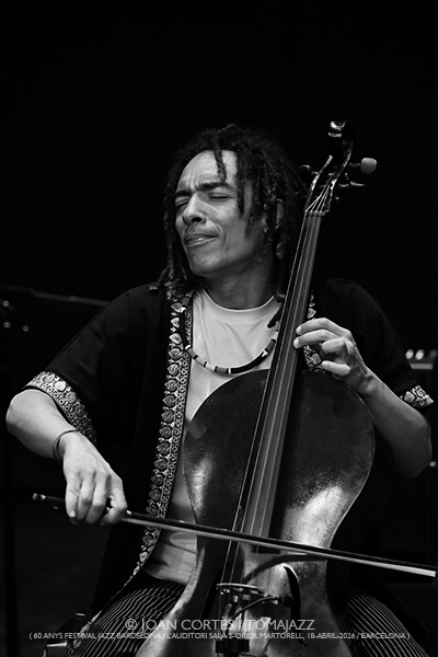 Marco Mezquida Trio “Tàctil” (60 anys Festival Jazz Barcelona / L’Auditori, 2026-04-18 / Barcelona) Por Joan Cortès [INSTANTZZ AKA Galería fotográfica AKA Fotoblog de jazz, impro… y algo más] - Tomajazz - Marco Mezquida Trio “Tàctil” actuó con motivo de los 60 años del Festival de Jazz de Barcelona, el 18 de abril de 2026. Joan Cortès lo retrata en INSTANTZZ. Marco Mezquida Trío son Marco Mezquida, Ma