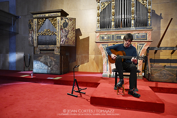 Pedro Barragán (Guitarres / Museu de la Música, 2026-04-16 / Barcelona) Por Joan Cortès [INSTANTZZ AKA Galería fotográfica AKA Fotoblog de jazz, impro… y algo más] - Tomajazz - Pedro Barragán actuó en el ciclo Guitarres en el Museu de la Música, 2026-04-16 / Barcelona) Por Joan Cortès [INSTANTZZ