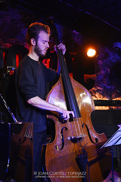 Sasha Berliner Group (Jamboree, 2026-04-01 / Barcelona) Por Joan Cortès [INSTANTZZ AKA Galería fotográfica AKA Fotoblog de jazz, impro… y algo más] - Tomajazz - Sasha Berliner Group actuó en Jamboree, el 1 de abril de 2026. Joan Cortès lo retrata en INSTANTZZ. Sasha Berliner Group son Sasha Berliner, Rasmus Sørensen, Freddie Jensen, Jamie Peet 