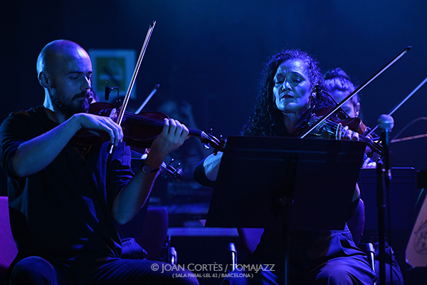 Orquestra Sònica “Organismes vius i sonors” (Paral•lel 62, 2026-04-09 / Barcelona) Por Joan Cortès [INSTANTZZ AKA Galería fotográfica AKA Fotoblog de jazz, impro… y algo más] - Tomajazz - Orquestra Sònica “Organismes vius i sonors” actuó en Parale•lel 62 de Barcelona, el 9 de abril de 2026. Joan Cortès lo retrata en INSTANTZZ