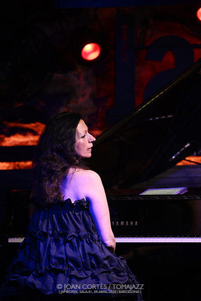 Amina Figarova Sextet (Jamboree, 2026-03-24 / Barcelona) Por Joan Cortès [INSTANTZZ AKA Galería fotográfica AKA Fotoblog de jazz, impro… y algo más] - Tomajazz - Amina Figarova Sextet actuó en Jamboree, Barceloa, el 24 de marzo de 2026. Joan Cortès lo retrata en INSTANTZZ. Amina Figarova Sextet son Amina Figarova, piano Bart Platteau, flautas Yasek Manzano, trompeta y fiscorno Bill Mchenry, saxo tenor Ferenc Nemeth, batería Martin Leiton 