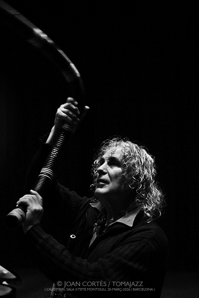 Arnau Obiols “Ocelltambor” (L’Auditori sla 3•Tete Montoliu, 2026-03-20 / Barcelona) Por Joan Cortès [INSTANTZZ AKA Galería fotográfica AKA Fotoblog de jazz, impro… y algo más] - Tomajazz - Arnau Obiols presentó “Ocelltambor” en L’Auditori de Barcelona, el 20 de marzo de 2026. Joan Cortès lo retrata en INSTANTZZ. Arnau Obiols actuó acompañado de Pep "Pepino" Pascual, Alba Careta, Artur Blasco, Santi Careta 