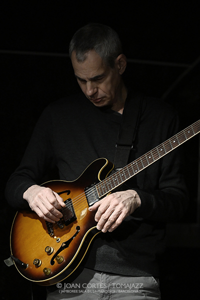 Jerome Sabbagh 4t (Jamboree, 2026-03-24 / Barcelona) Por Joan Cortès [INSTANTZZ AKA Galería fotográfica AKA Fotoblog de jazz, impro… y algo más] - Tomajazz - Jerome Sabbagh 4t actuó en Jamboree, Barcelona, el 24 de marzo de 2026. Joan Cortès lo retrata en INSTANTZZ. Jerome Sabbagh 4t son Jerome Sabbagh, Ben Monder, Joe Martin, Nasheet Waits 