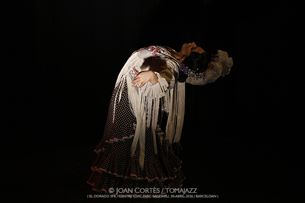 Claudia la Debla (El Dorado sfb / Centre Cívic Parc Sandaru, 2026-04-30 / Barcelona) Por Joan Cortès [Flamencuras AKA INSTANTZZ AKA Galería fotográfica AKA Fotoblog de jazz, impro… y algo más] - Tomajazz - Claudia la Debla actuó en El Dorado sfb de Barcelona, el 30 de abril de 2026. Joan Cortès lo retrata en las Flamencuras de INSTANTZZ. Actuaron Claudia la Debla, David Caro, Manuel de Gines 