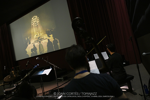 Manel Fortia Frei 4t “Die Nibelungen” (Filmoteca de Catalunya, 2026-04-19 / Barcelona) Por Joan Cortès [INSTANTZZ AKA Galería fotográfica AKA Fotoblog de jazz, impro… y algo más] - Tomajazz - Manel Fortia Frei 4t puso banda sonora a “Die Nibelungen” de Fritz Lang en Filmoteca de Catalunya, el 19 de abril de 2026. Joan Cortès lo retrata en INSTANTZZ. Manel Fortia Frei 4t son Manel Fortià, Anggie Obin, Max Villavecchia, Oriol Roca
