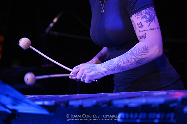 Sasha Berliner Group (Jamboree, 2026-04-01 / Barcelona) Por Joan Cortès [INSTANTZZ AKA Galería fotográfica AKA Fotoblog de jazz, impro… y algo más] - Tomajazz - Sasha Berliner Group actuó en Jamboree, el 1 de abril de 2026. Joan Cortès lo retrata en INSTANTZZ. Sasha Berliner Group son Sasha Berliner, Rasmus Sørensen, Freddie Jensen, Jamie Peet 