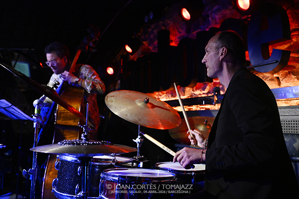 Amina Figarova Sextet (Jamboree, 2026-03-24 / Barcelona) Por Joan Cortès [INSTANTZZ AKA Galería fotográfica AKA Fotoblog de jazz, impro… y algo más] - Tomajazz - Amina Figarova Sextet actuó en Jamboree, Barceloa, el 24 de marzo de 2026. Joan Cortès lo retrata en INSTANTZZ. Amina Figarova Sextet son Amina Figarova, piano Bart Platteau, flautas Yasek Manzano, trompeta y fiscorno Bill Mchenry, saxo tenor Ferenc Nemeth, batería Martin Leiton 