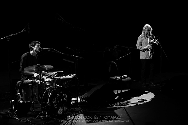 Arnau Obiols “Ocelltambor” (L’Auditori sla 3•Tete Montoliu, 2026-03-20 / Barcelona) Por Joan Cortès [INSTANTZZ AKA Galería fotográfica AKA Fotoblog de jazz, impro… y algo más] - Tomajazz - Arnau Obiols presentó “Ocelltambor” en L’Auditori de Barcelona, el 20 de marzo de 2026. Joan Cortès lo retrata en INSTANTZZ. Arnau Obiols actuó acompañado de Pep "Pepino" Pascual, Alba Careta, Artur Blasco, Santi Careta 