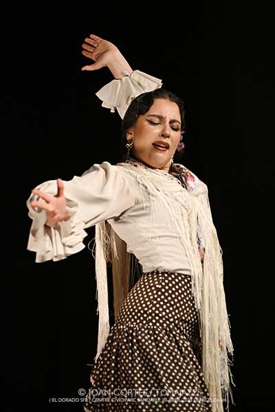 Claudia la Debla (El Dorado sfb / Centre Cívic Parc Sandaru, 2026-04-30 / Barcelona) Por Joan Cortès [Flamencuras AKA INSTANTZZ AKA Galería fotográfica AKA Fotoblog de jazz, impro… y algo más] - Tomajazz - Claudia la Debla actuó en El Dorado sfb de Barcelona, el 30 de abril de 2026. Joan Cortès lo retrata en las Flamencuras de INSTANTZZ. Actuaron Claudia la Debla, David Caro, Manuel de Gines 