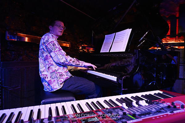 Sasha Berliner Group (Jamboree, 2026-04-01 / Barcelona) Por Joan Cortès [INSTANTZZ AKA Galería fotográfica AKA Fotoblog de jazz, impro… y algo más] - Tomajazz - Sasha Berliner Group actuó en Jamboree, el 1 de abril de 2026. Joan Cortès lo retrata en INSTANTZZ. Sasha Berliner Group son Sasha Berliner, Rasmus Sørensen, Freddie Jensen, Jamie Peet 