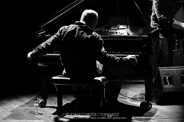 The Bad Plus “Keith Jarrett Project” (L’Auditori, Sala 2•Oriol Martorell, 2026-04-07 / Barcelona) Por Joan Cortès [INSTANTZZ AKA Galería fotográfica AKA Fotoblog de jazz, impro… y algo más] - Tomajazz - The Bad Plus “Keith Jarrett Project” actuó en L’Auditori de Barcelona, el 7 de abril de 2026. Joan Cortès lo retrata en INSTANTZZ. The Bad Plus son Dave King, Reid Anderson, Craig Taborn, Chris Potter