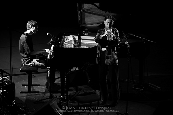 Arnau Obiols “Ocelltambor” (L’Auditori sla 3•Tete Montoliu, 2026-03-20 / Barcelona) Por Joan Cortès [INSTANTZZ AKA Galería fotográfica AKA Fotoblog de jazz, impro… y algo más] - Tomajazz - Arnau Obiols presentó “Ocelltambor” en L’Auditori de Barcelona, el 20 de marzo de 2026. Joan Cortès lo retrata en INSTANTZZ. Arnau Obiols actuó acompañado de Pep "Pepino" Pascual, Alba Careta, Artur Blasco, Santi Careta 