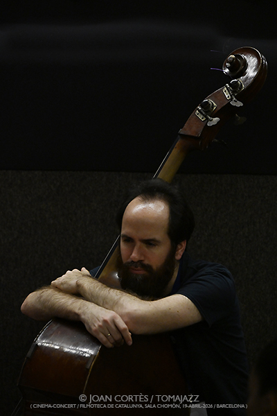 Manel Fortia Frei 4t “Die Nibelungen” (Filmoteca de Catalunya, 2026-04-19 / Barcelona) Por Joan Cortès [INSTANTZZ AKA Galería fotográfica AKA Fotoblog de jazz, impro… y algo más] - Tomajazz - Manel Fortia Frei 4t puso banda sonora a “Die Nibelungen” de Fritz Lang en Filmoteca de Catalunya, el 19 de abril de 2026. Joan Cortès lo retrata en INSTANTZZ. Manel Fortia Frei 4t son Manel Fortià, Anggie Obin, Max Villavecchia, Oriol Roca
