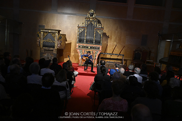 Pedro Barragán (Guitarres / Museu de la Música, 2026-04-16 / Barcelona) Por Joan Cortès [INSTANTZZ AKA Galería fotográfica AKA Fotoblog de jazz, impro… y algo más] - Tomajazz - Pedro Barragán actuó en el ciclo Guitarres en el Museu de la Música, 2026-04-16 / Barcelona) Por Joan Cortès [INSTANTZZ