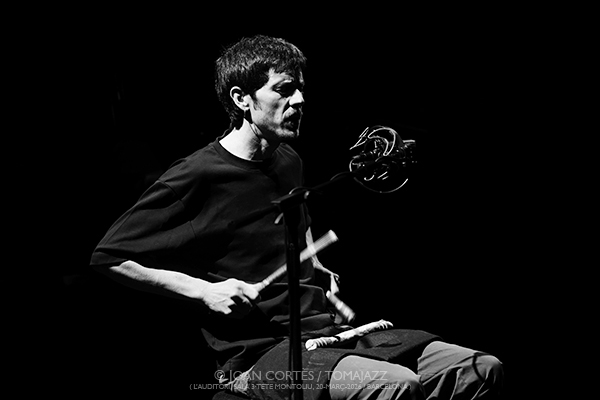 Arnau Obiols “Ocelltambor” (L’Auditori sla 3•Tete Montoliu, 2026-03-20 / Barcelona) Por Joan Cortès [INSTANTZZ AKA Galería fotográfica AKA Fotoblog de jazz, impro… y algo más] - Tomajazz - Arnau Obiols presentó “Ocelltambor” en L’Auditori de Barcelona, el 20 de marzo de 2026. Joan Cortès lo retrata en INSTANTZZ. Arnau Obiols actuó acompañado de Pep "Pepino" Pascual, Alba Careta, Artur Blasco, Santi Careta 