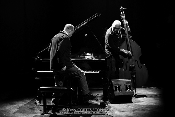 The Bad Plus “Keith Jarrett Project” (L’Auditori, Sala 2•Oriol Martorell, 2026-04-07 / Barcelona) Por Joan Cortès [INSTANTZZ AKA Galería fotográfica AKA Fotoblog de jazz, impro… y algo más] - Tomajazz - The Bad Plus “Keith Jarrett Project” actuó en L’Auditori de Barcelona, el 7 de abril de 2026. Joan Cortès lo retrata en INSTANTZZ. The Bad Plus son Dave King, Reid Anderson, Craig Taborn, Chris Potter