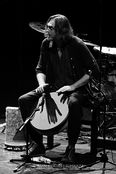 Marco Mezquida Trio “Tàctil” (60 anys Festival Jazz Barcelona / L’Auditori, 2026-04-18 / Barcelona) Por Joan Cortès [INSTANTZZ AKA Galería fotográfica AKA Fotoblog de jazz, impro… y algo más] - Tomajazz - Marco Mezquida Trio “Tàctil” actuó con motivo de los 60 años del Festival de Jazz de Barcelona, el 18 de abril de 2026. Joan Cortès lo retrata en INSTANTZZ. Marco Mezquida Trío son Marco Mezquida, Martín Meléndez, Aleix Tobias